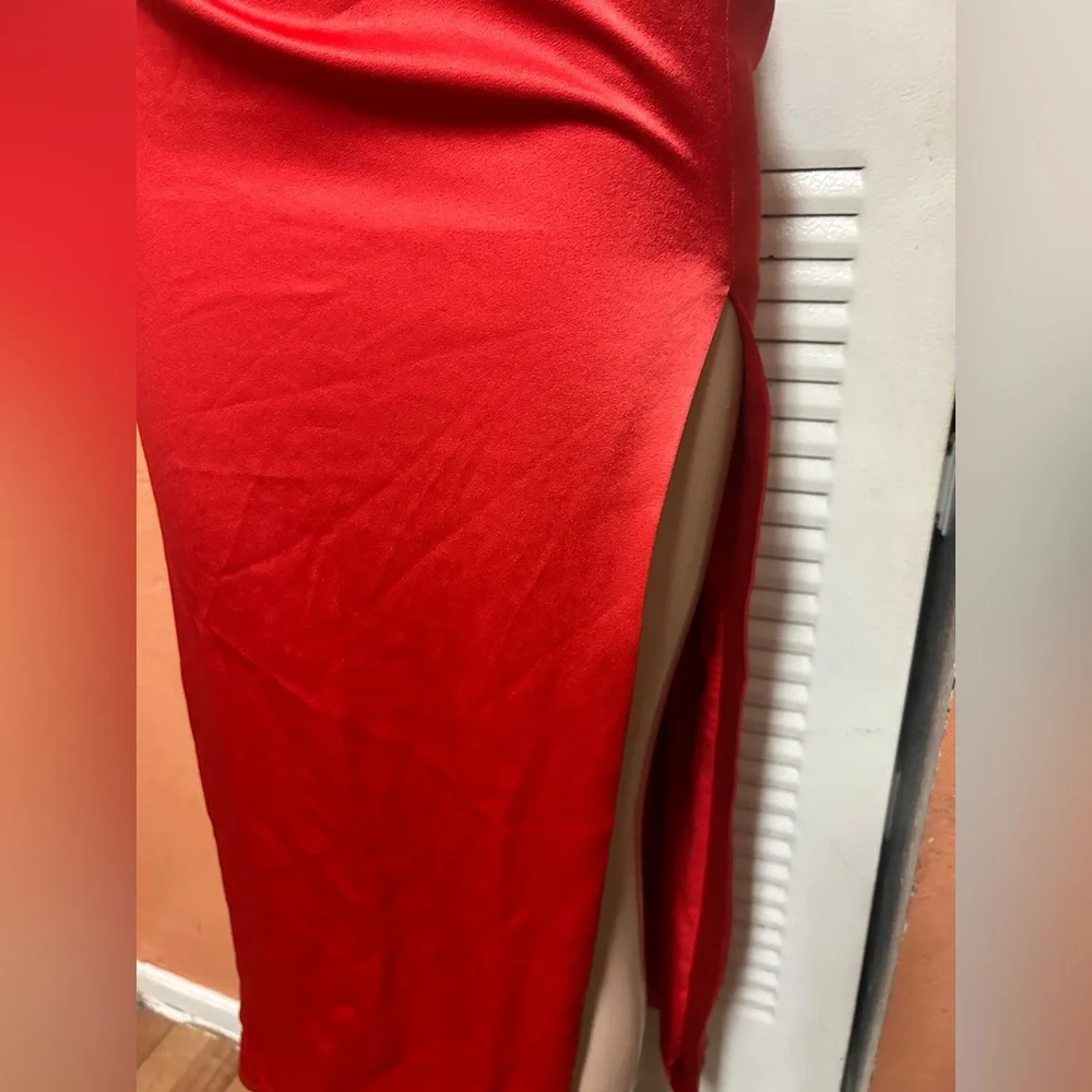 Alice + Olivia Vibrant Red One-Shoulder Dress - Picture 11 of 14